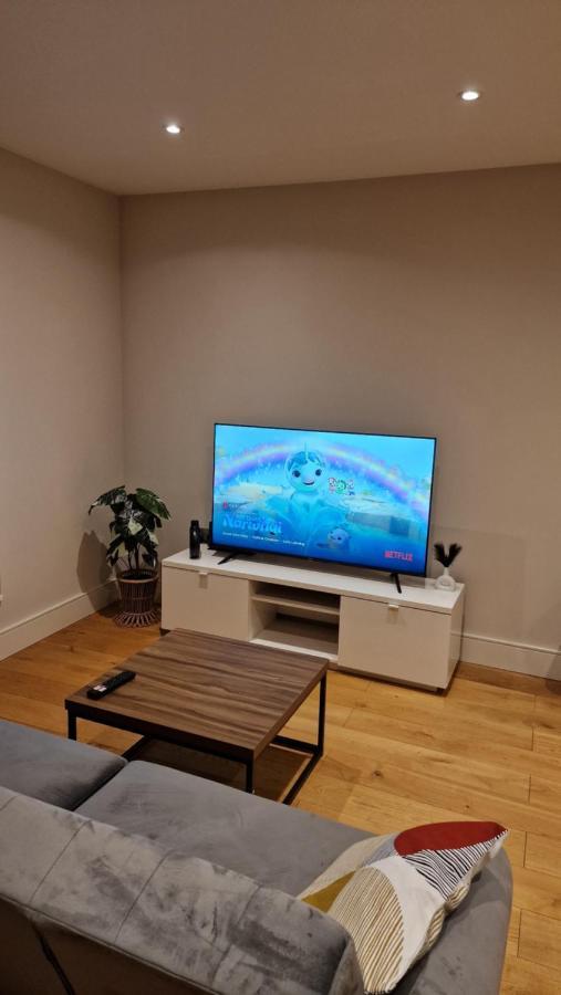 London City Apartment One Ілінг Екстер'єр фото